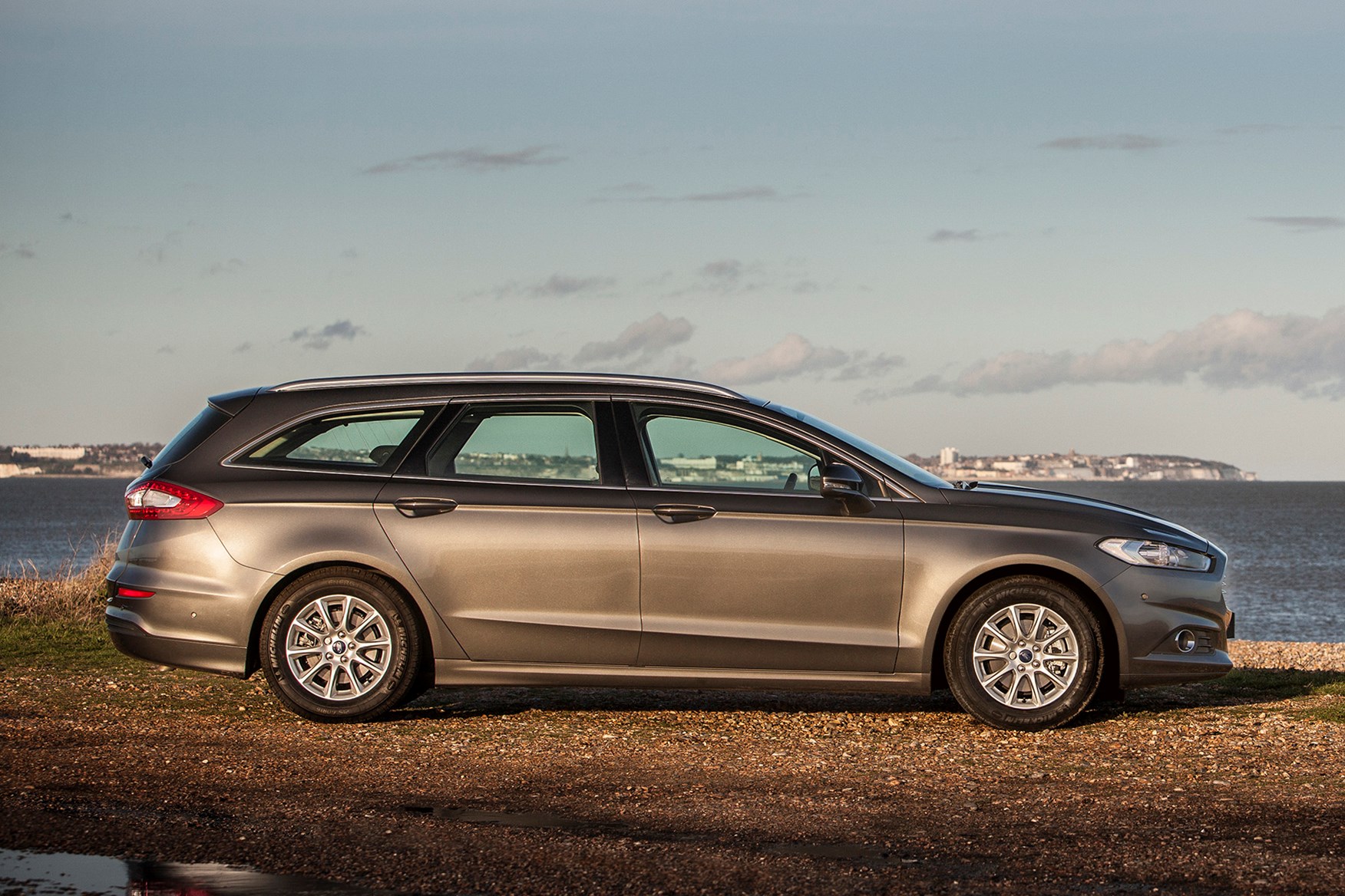 Refreshed Ford Mondeo Revised Looks And Greater Hybrid Appeal