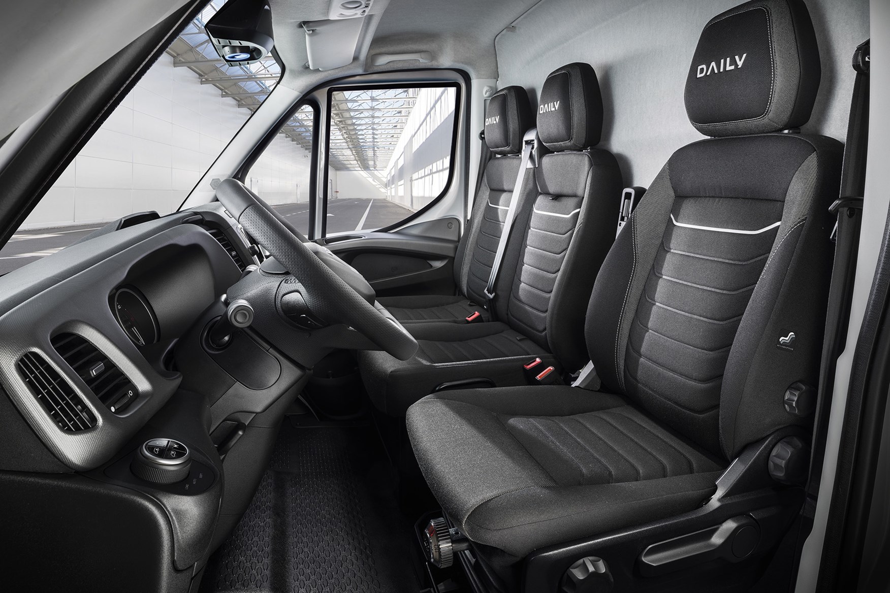 Iveco Daily Makes Uk Debut At Itt Hub Commercial Vehicle Show