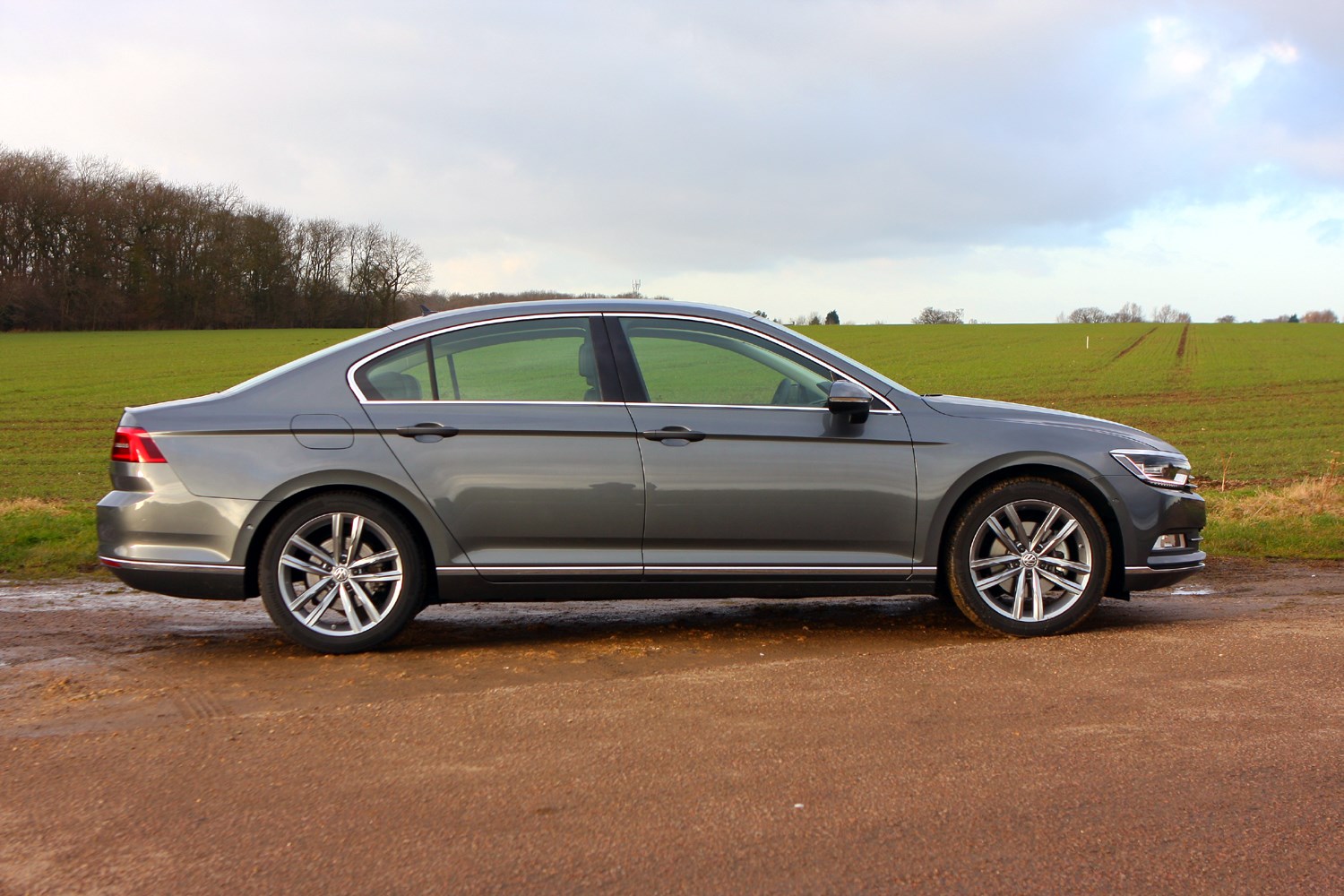 Volkswagen Passat Saloon Photos Parkers