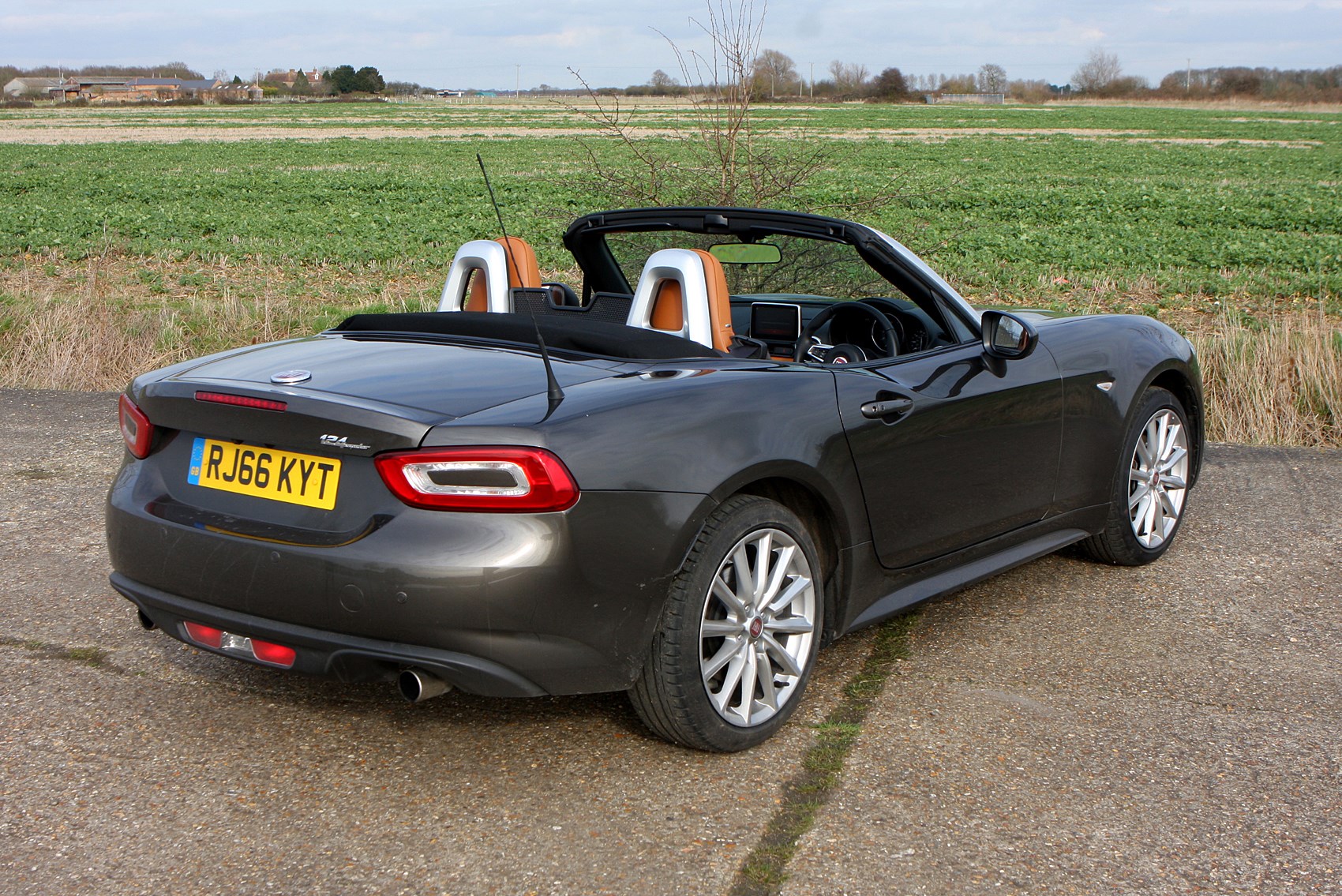 Fiat 124 Spider Convertible 2016 Photos Parkers