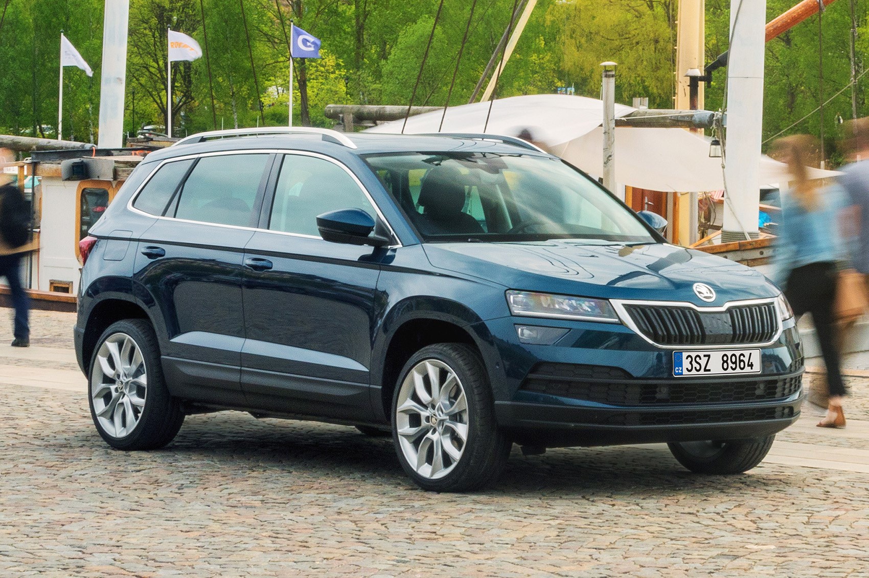 Skoda Karoq Suv Photos Parkers