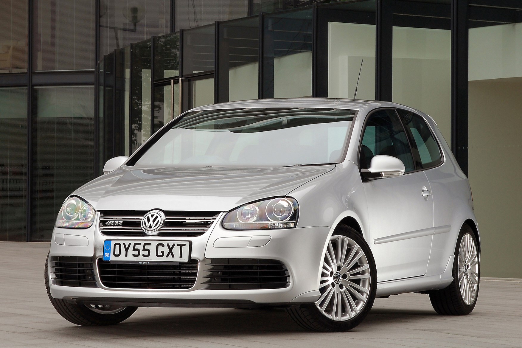 Best Fast Cars Under 10 000 Parkers The Volkswagen Golf R32