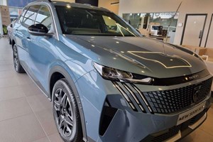 Peugeot 5008 SUV (24 on) 1.2 Hybrid 136 Allure 5dr e-DSC6 For Sale - RRG Peugeot Rochdale, Rochdale
