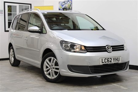 Silver VW Touran 7-seater used, fuel Diesel and Automatic gearbox, 192.000  Km - 16.950 €