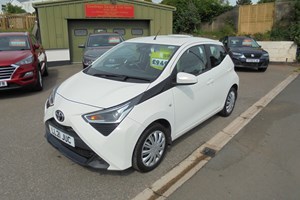 Toyota Aygo (14-22) X-Play (with Toyota Safety Sense) 1.0 VVT-i (05/2018 on) 5d For Sale - Courtneys Garage, Crediton
