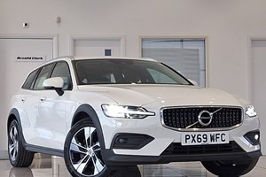 Volvo V60 Cross Country (19-24) Plus D4 aWD auto 5d For Sale - Arnold Clark Salford Vauxhall/Fiat/Abarth/MG/Jeep, Salford