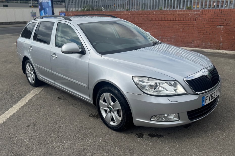 Skoda Octavia Estate (05-13) 2.0 TDI CR Elegance 5d DSG For Sale - Village Cars Cottingley, Bradford