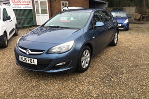 Vauxhall Astra Hatchback (09-15) 1.6i 16V Design 5d For Sale - Russell Cooper Low Mileage Cars and Vans, Newbury