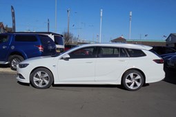 Vauxhall Insignia Sports Tourer (17-19) SRi VX-Line Nav 2.0 (170PS) Turbo D BlueInjection 5d For Sale - Save On Used Cars, Scunthorpe