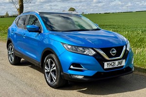 Nissan Qashqai (14-21) N-Connecta (Glass Roof Pack) 1.3 DIG-T 140 5d For Sale - Windmill Motors Ltd, Bourne