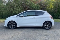 Peugeot 208 Hatchback (12-19) 1.6 e-HDi Intuitive 3d For Sale - Denovan Motor Co Ltd, Larbert