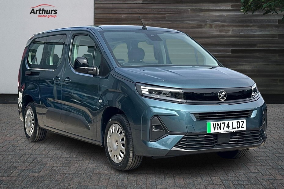 Vauxhall Combo-e Life MPV (21 on) 100kW Design XL 50kWh 5dr Auto [7 Seat] For Sale - Arthurs of Oswestry, Owestry