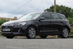 Hyundai i30 Hatchback (17 on) SE Nav 1.4 T-GDi 140PS DCT auto 5d For Sale - RobertsCarscouk, Flint