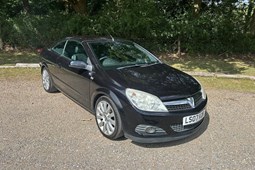 Vauxhall Astra TwinTop (06-10) 1.8 VVT Exclusiv Black 2d Auto For Sale - Edward's Cars, Epping