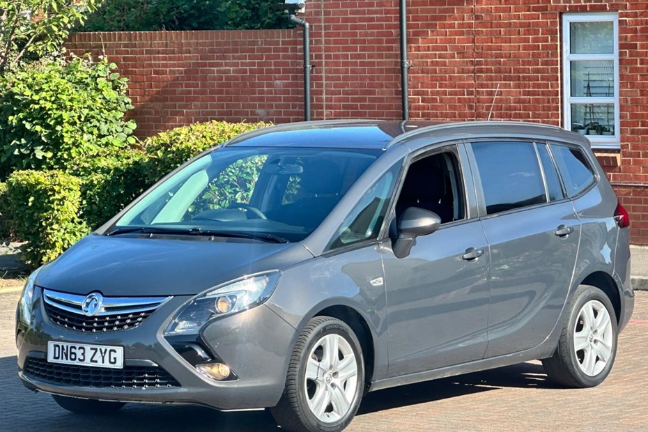 Vauxhall Zafira Tourer (12-18) 1.8i Exclusiv 5d For Sale - CARZ, Surbiton