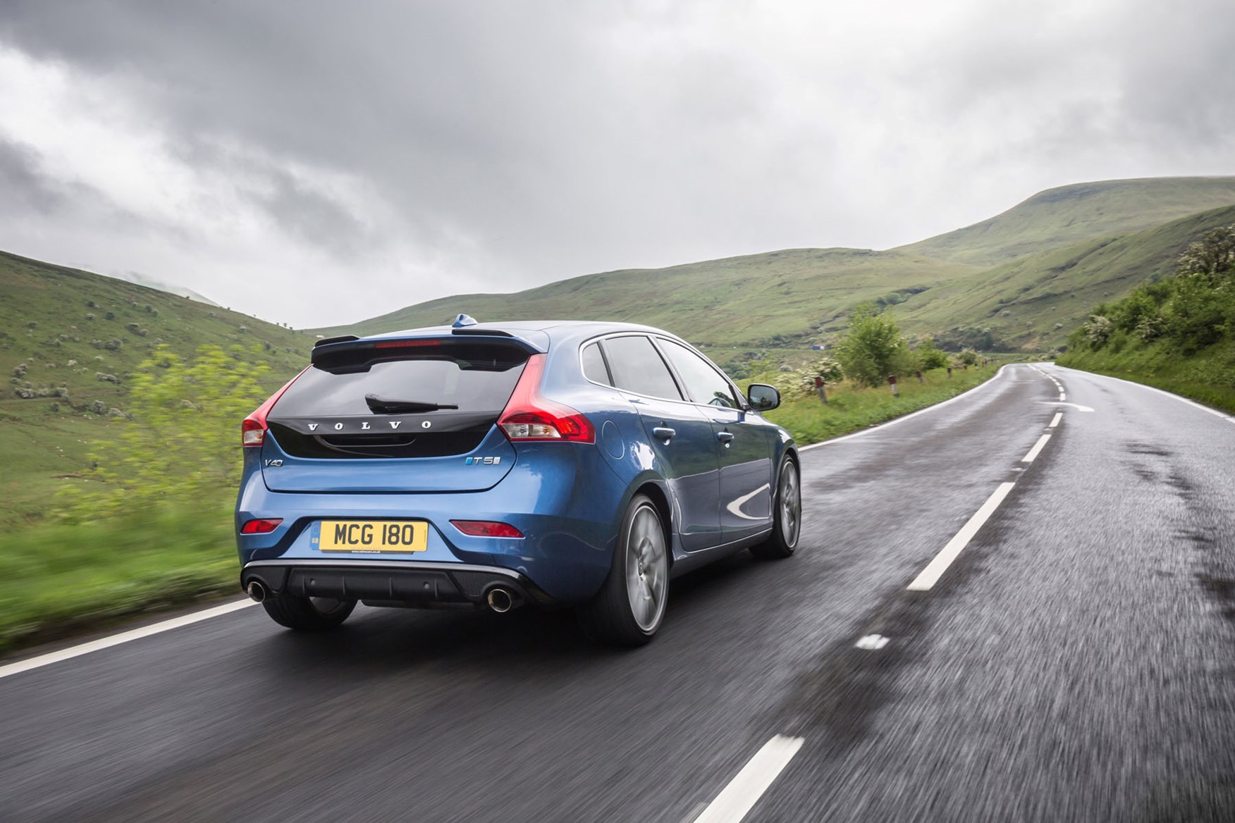 Volvo V40 Hatchback Review Summary Parkers 