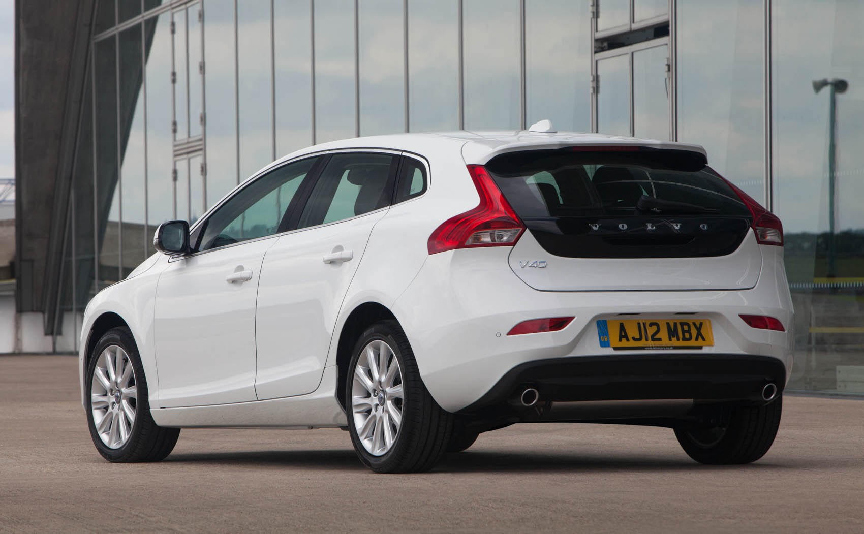 Used Volvo V40 Hatchback (2012 - 2019) Review | Parkers