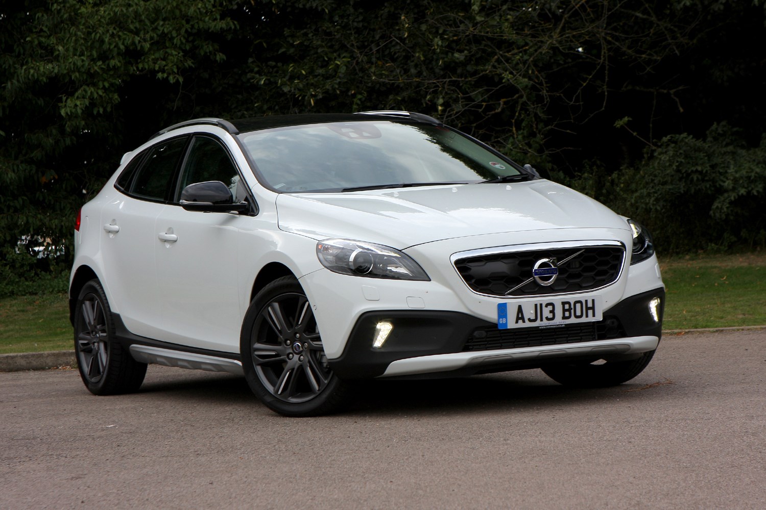 Volvo v40 cross country робот проблемы