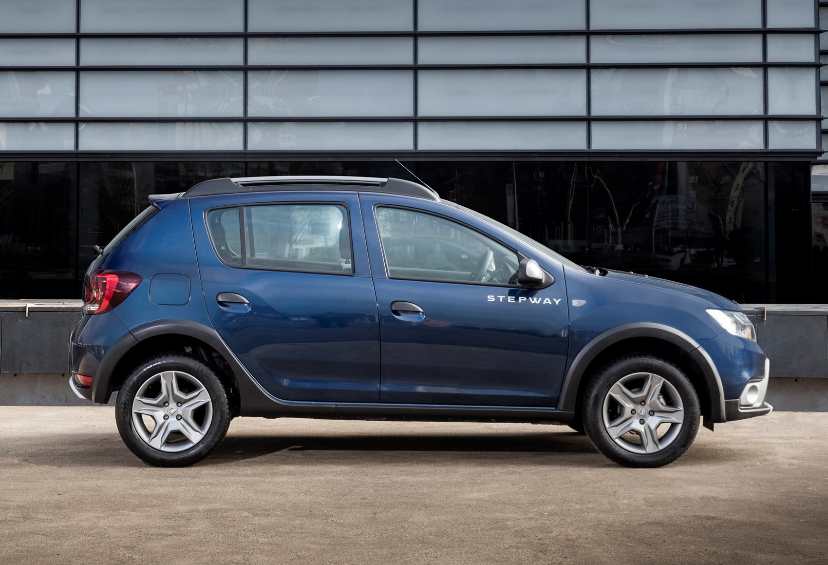 Renault Sandero Stepway сбоку