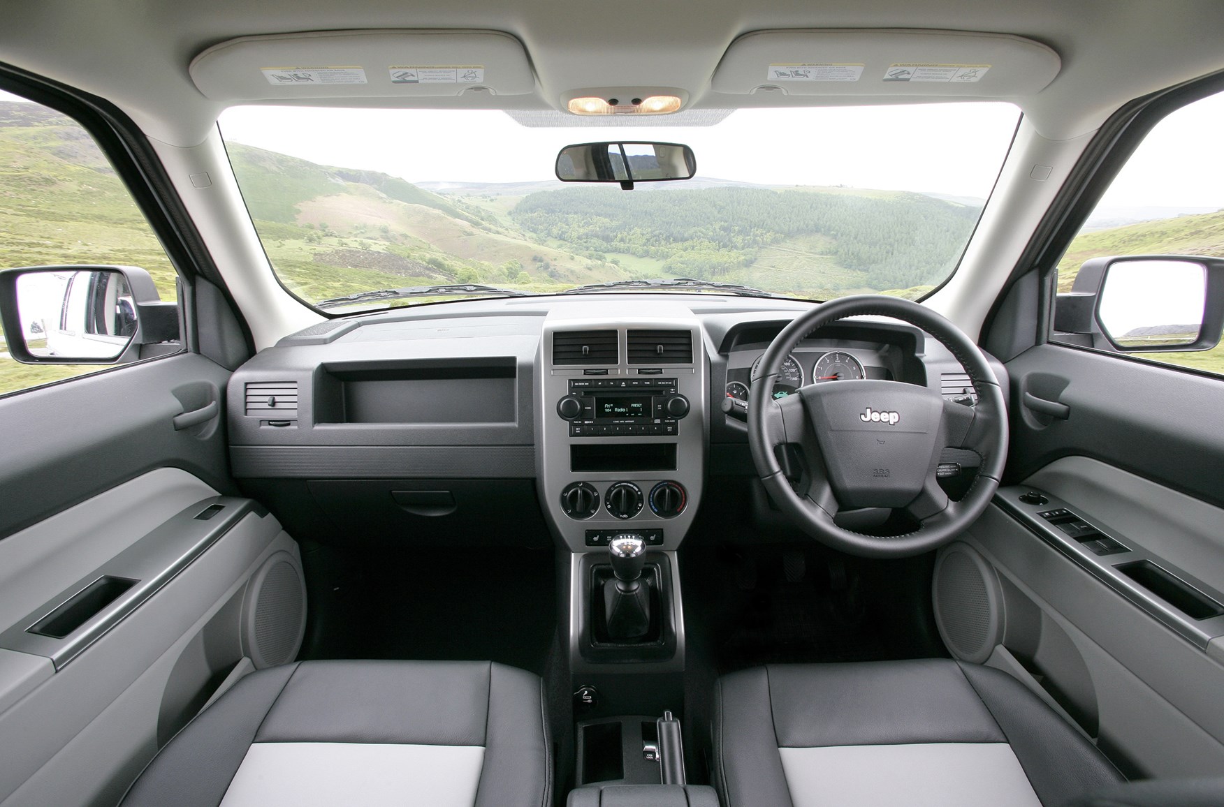 2007 jeep patriot interior