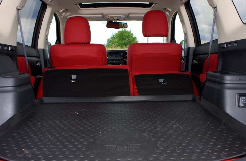 Mitsubishi Outlander (2021) Practicality, Boot Space & Dimensions Parkers