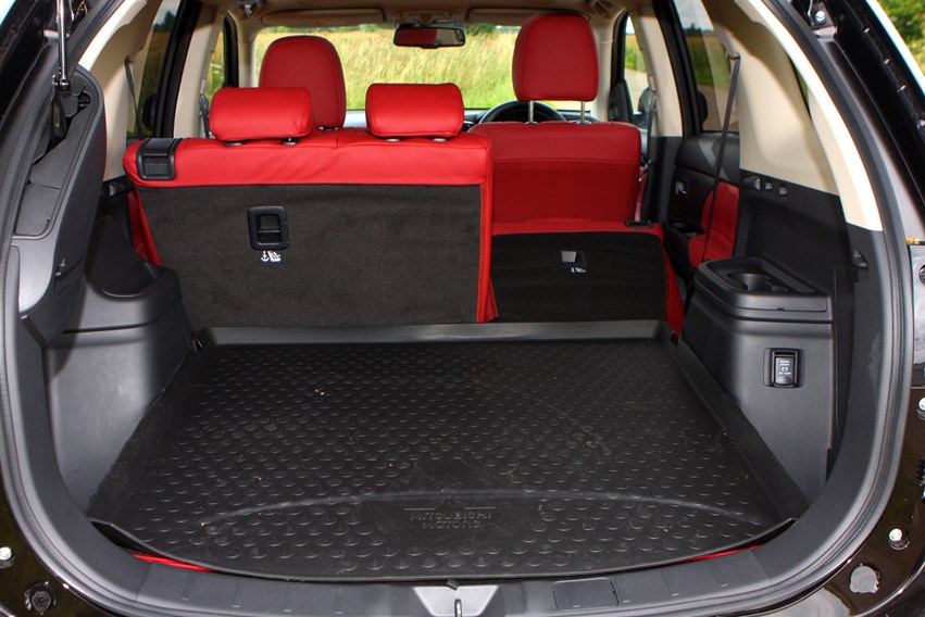 Mitsubishi Outlander (2021) Practicality, Boot Space & Dimensions Parkers