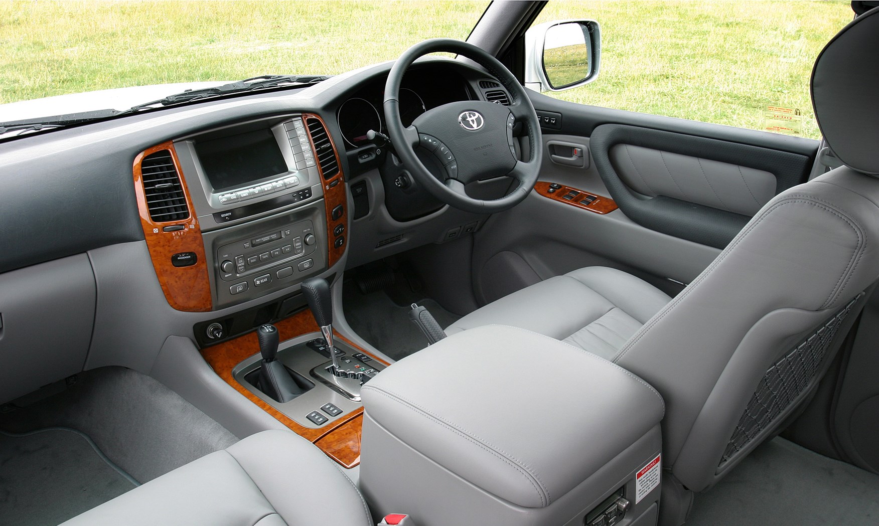 Toyota Land Cruiser Amazon Station Wagon Review (2002 ... toyota land cruiser interior 