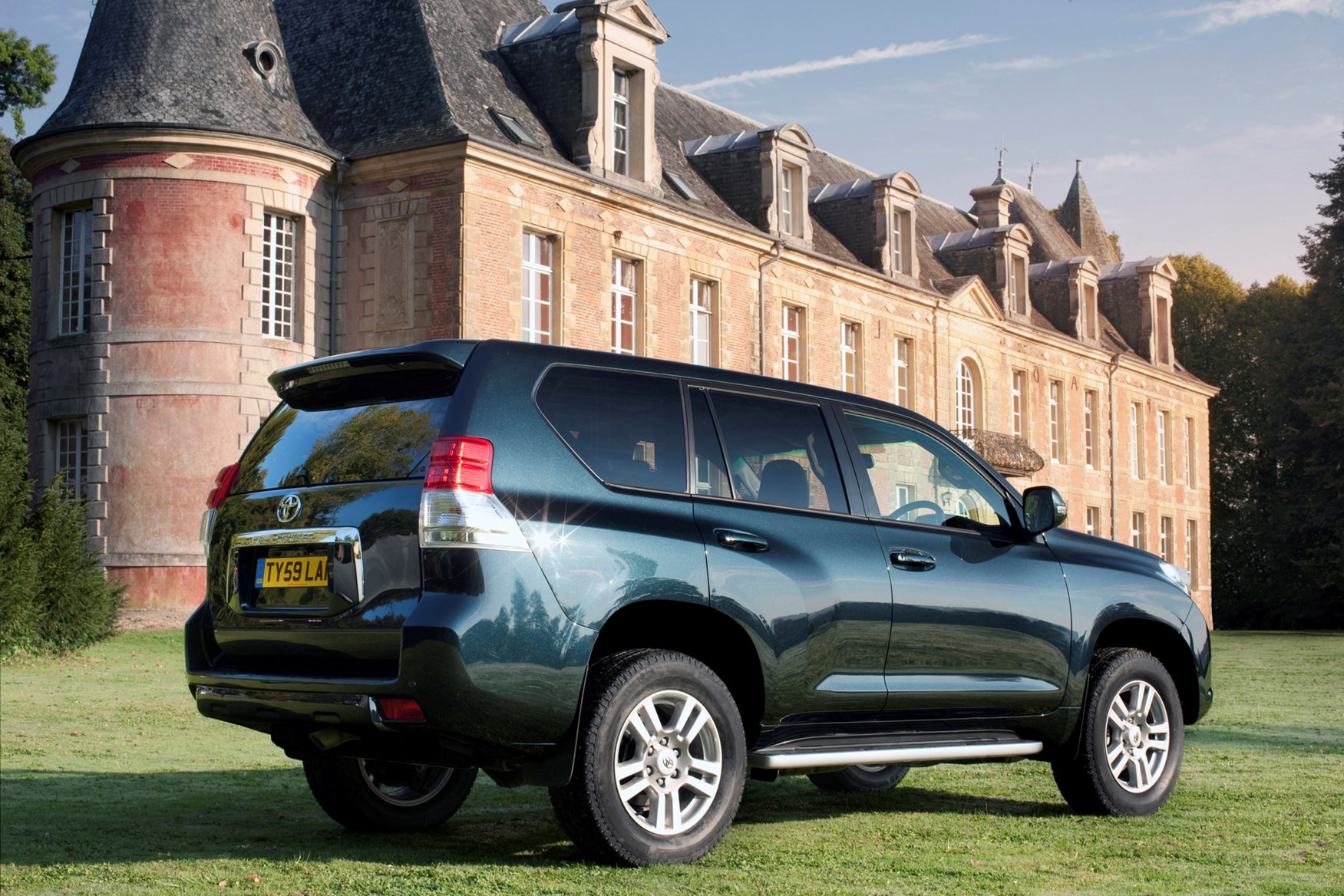 Toyota Land Cruiser 2021 MPG Running Costs Economy CO2 Parkers