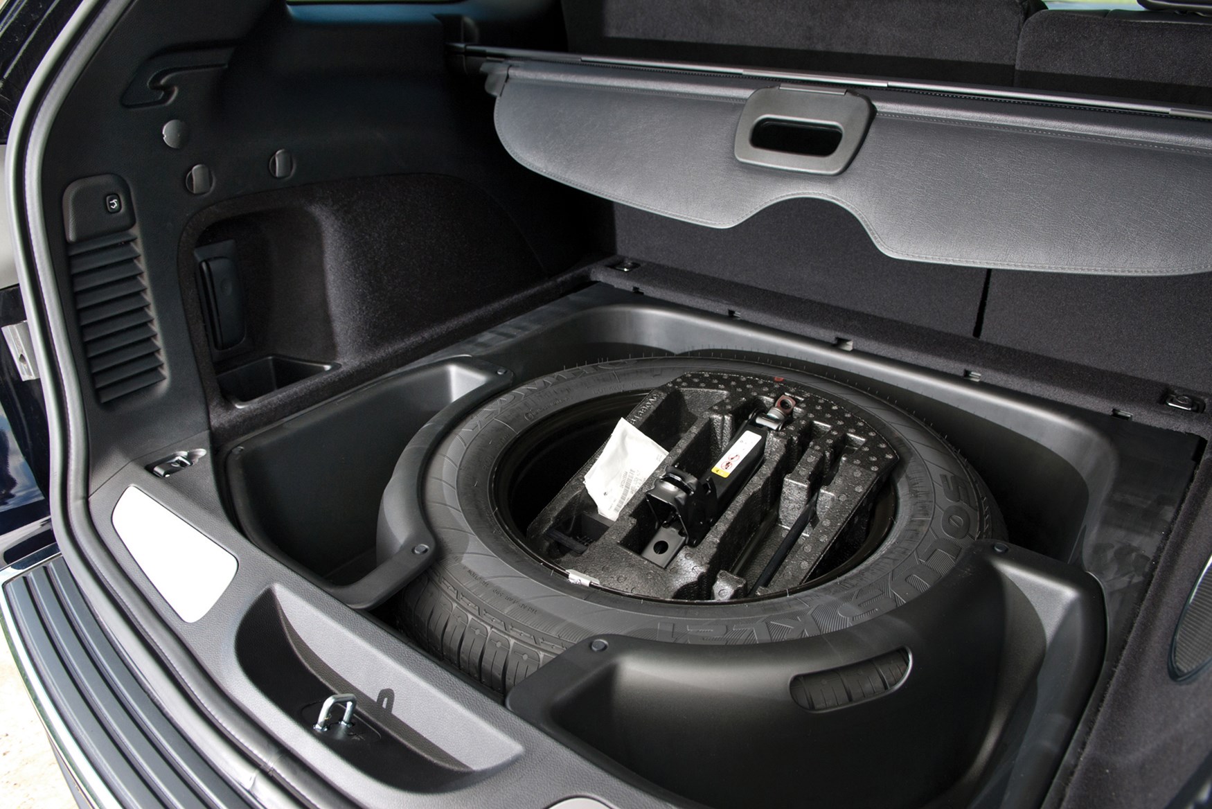 Jeep Grand Cherokee (2019) Practicality, Boot Space & Dimensions Parkers