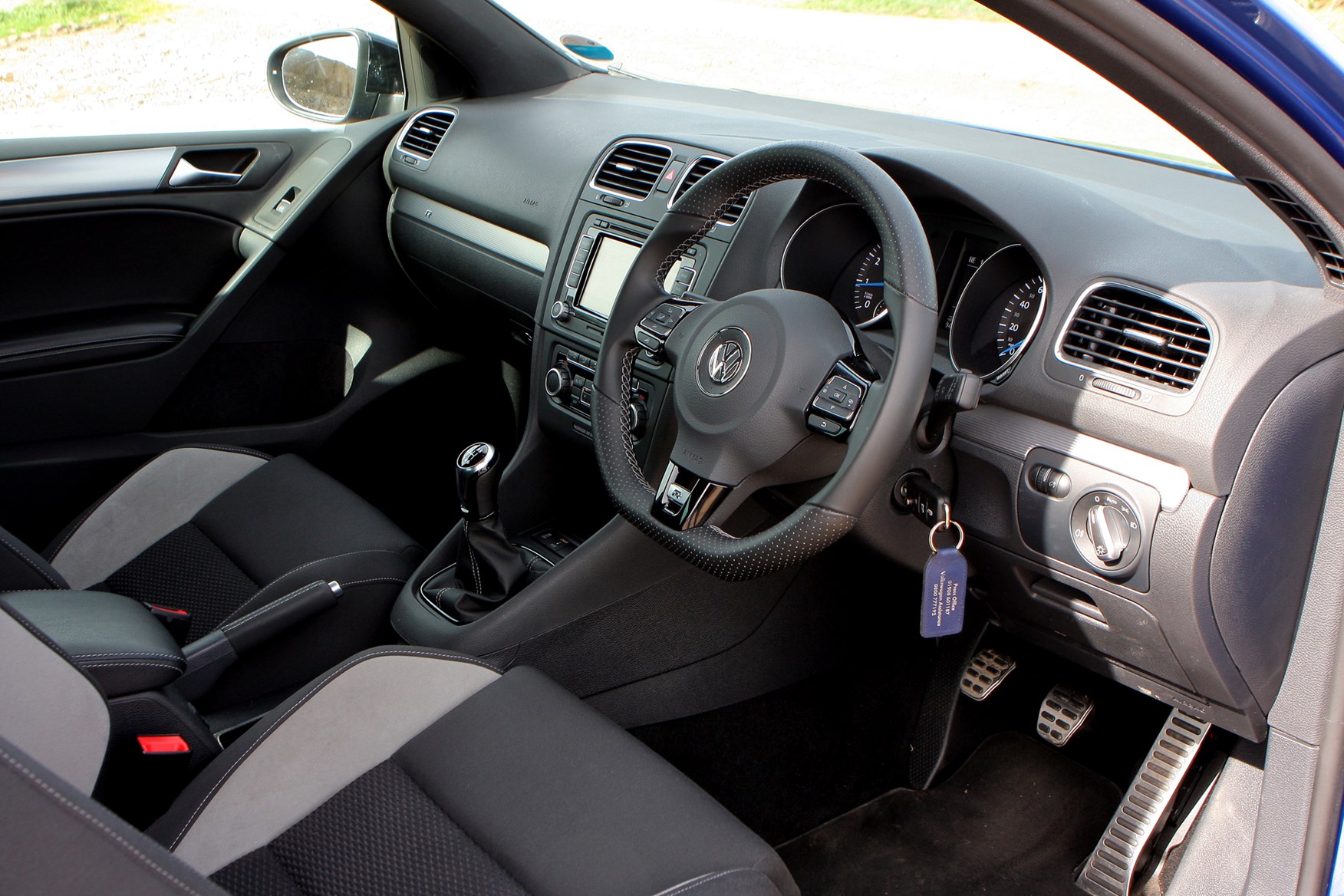 Volkswagen Golf R (2010) review, front interior