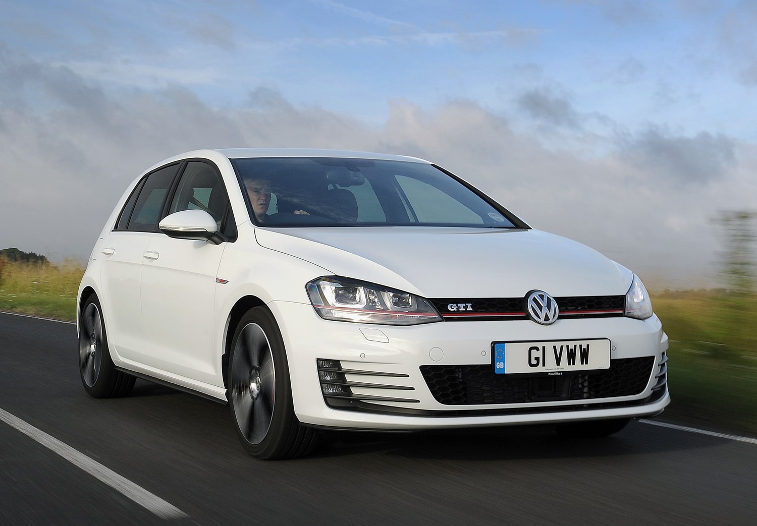 Volkswagen Golf R (2013) review, front view