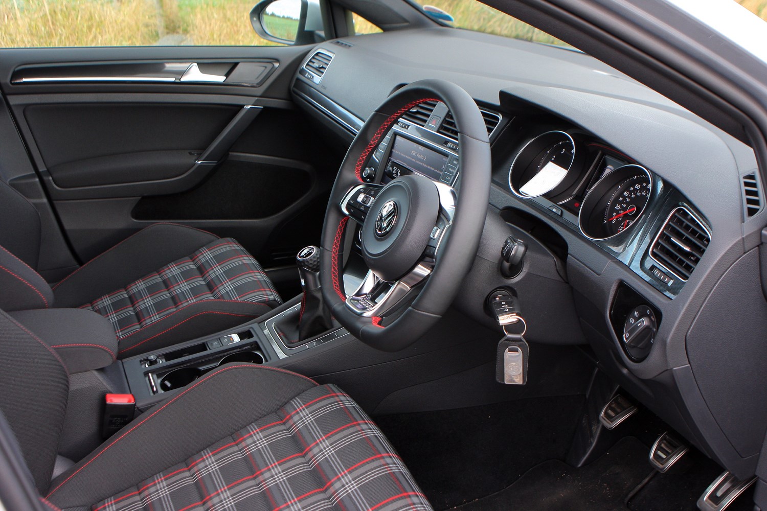 Volkswagen Golf GTI (2013) review, front seats