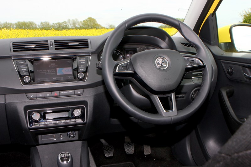 Skoda fabia салон