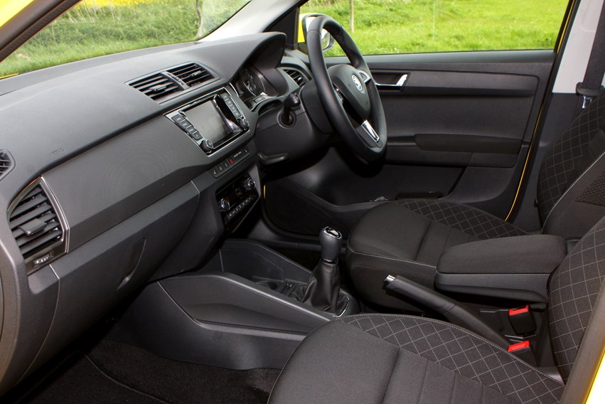 Skoda fabia салон
