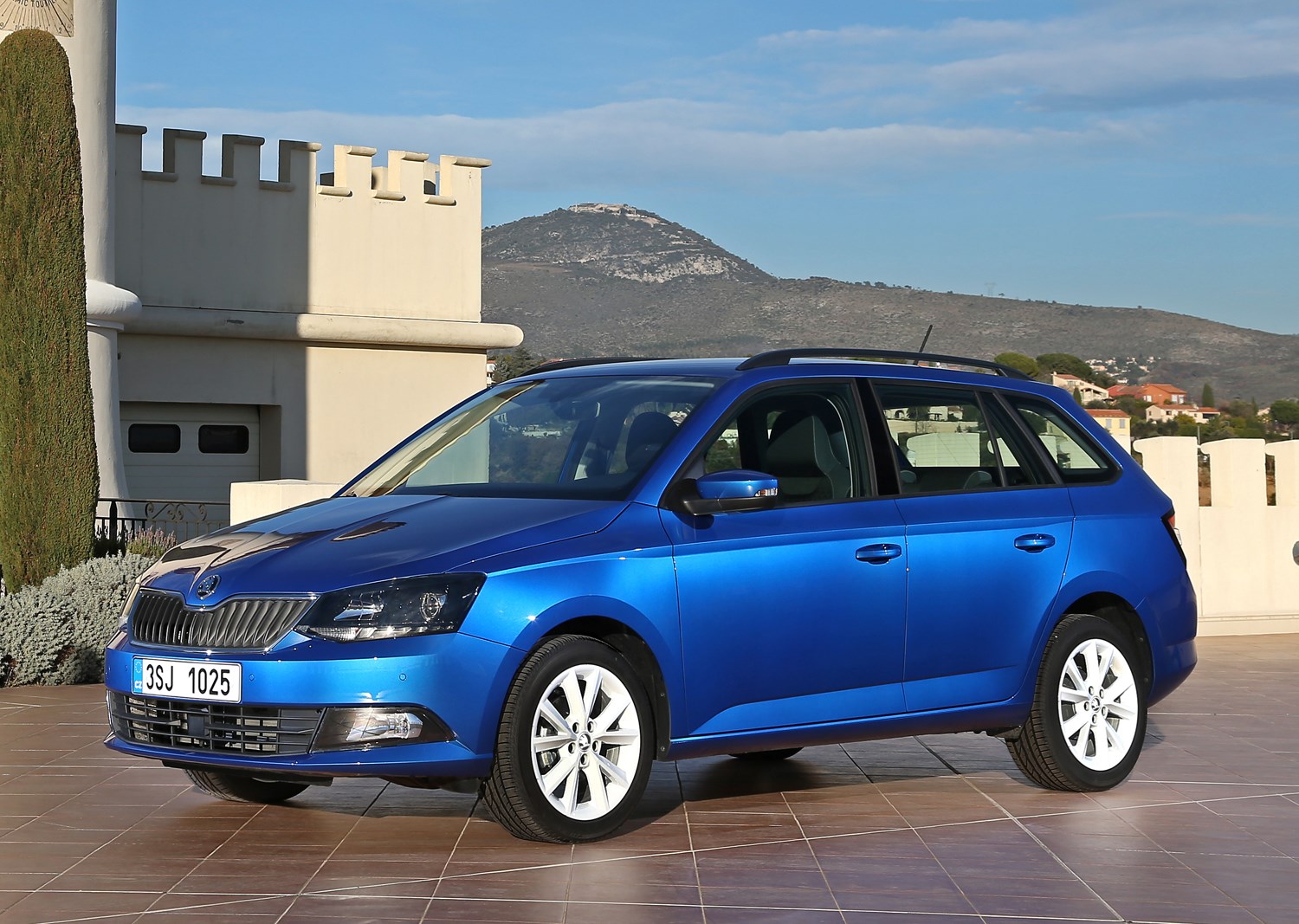 Skoda Fabia Estate Review 2021 Parkers Skoda Fabia Estate Review 2021 Parkers