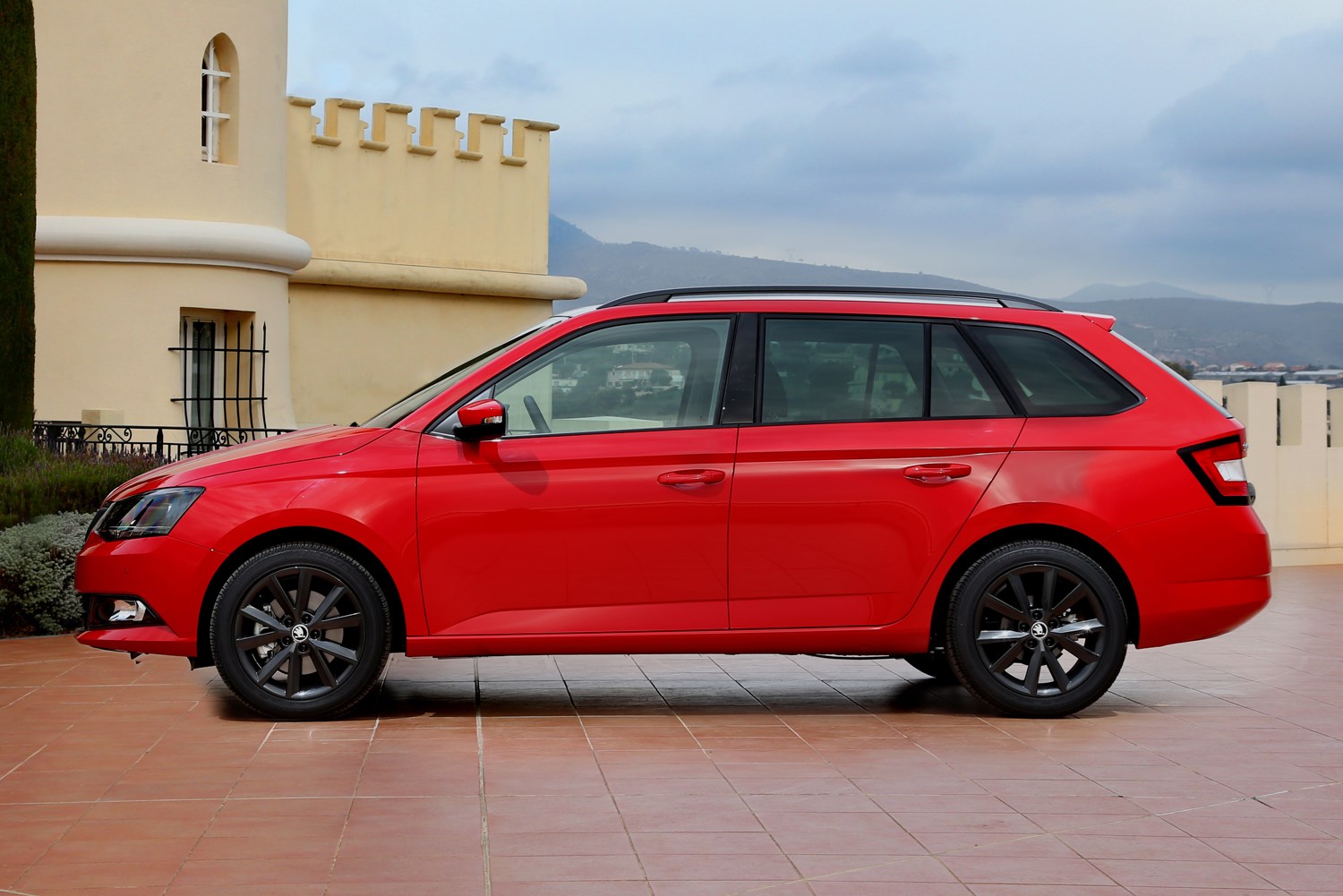 Skoda Fabia Estate Review 2021 Parkers Skoda Fabia Estate Review 2021 Parkers