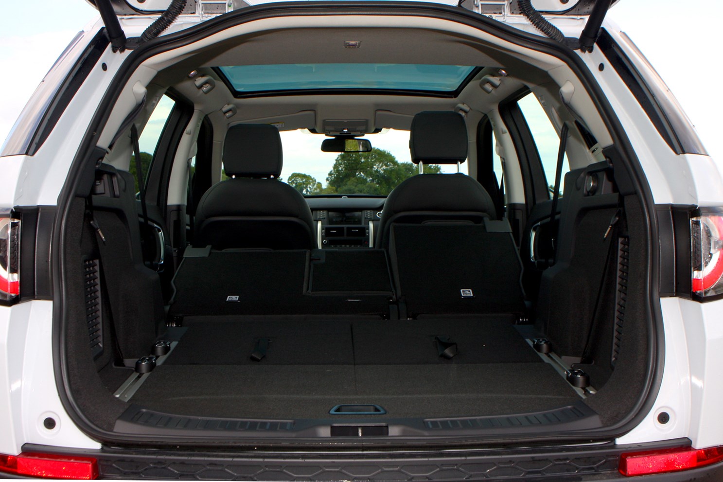 Land Rover Discovery Sport (2021) Practicality, Boot Space & Dimensions Parkers