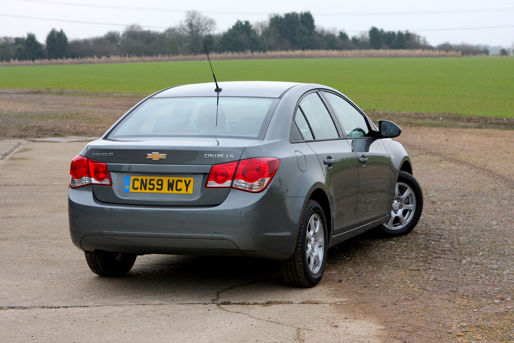 Chevrolet Cruze сзади 2009