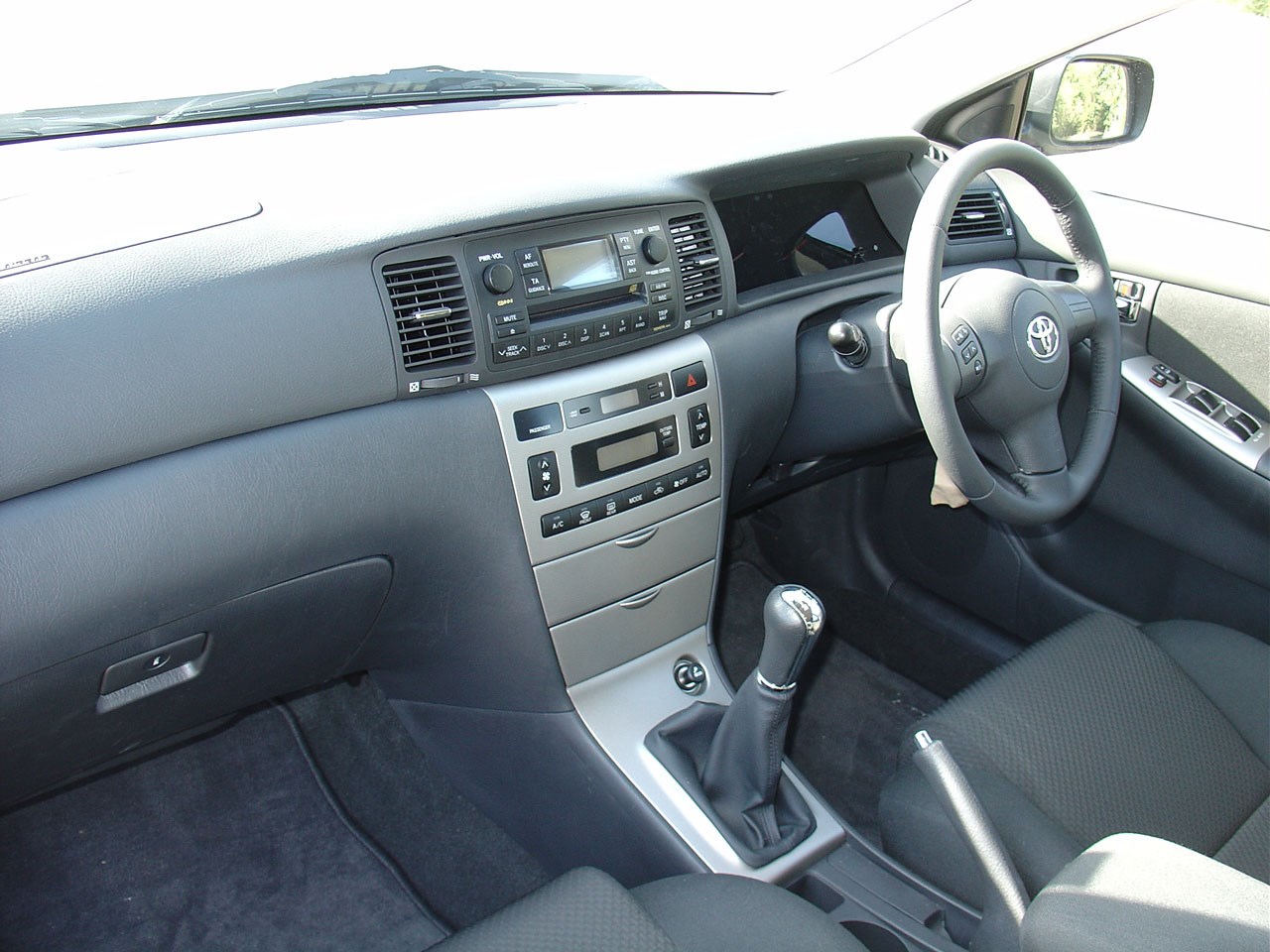 Used Toyota Corolla Hatchback 2002 2006 Interior Parkers