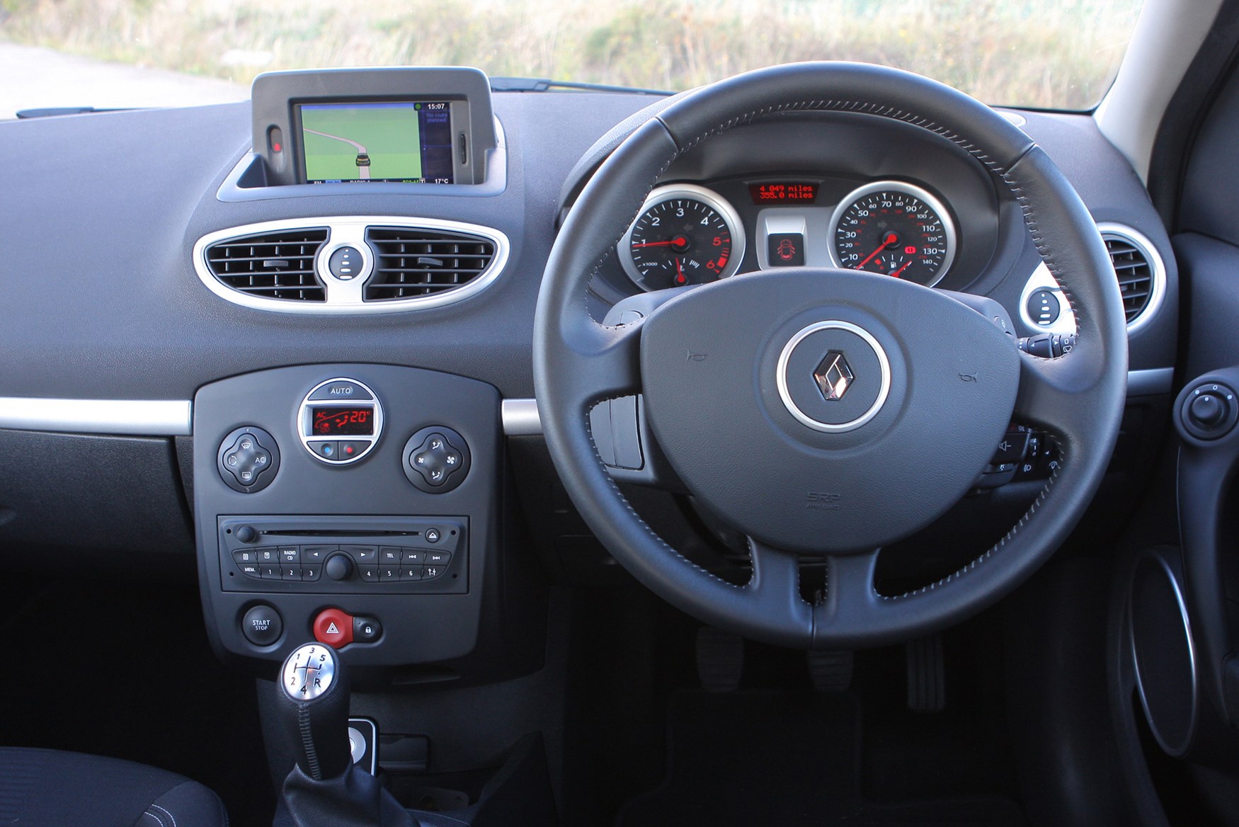 Used Renault Clio Hatchback 2005 2012 Interior Parkers