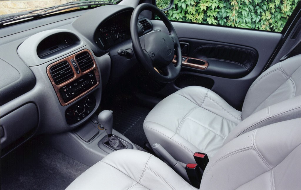 Renault Clio 1998 Interior