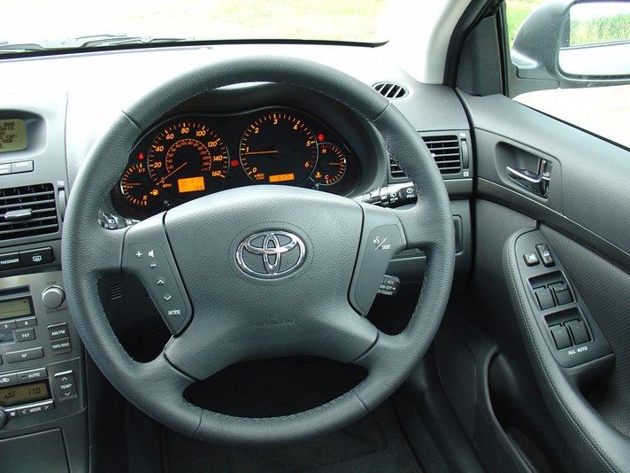 Used Toyota Avensis Tourer (2003 - 2008) Interior | Parkers