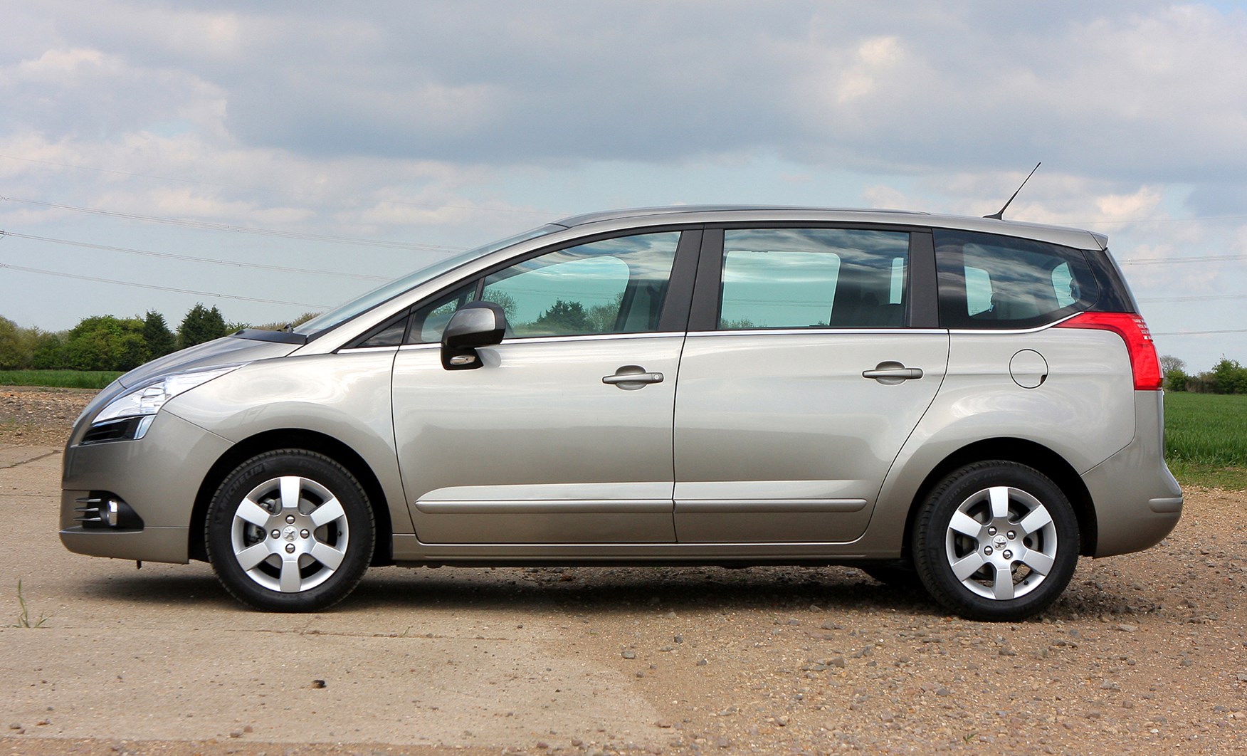 Used Peugeot 5008 Estate (2010  2016) Review  Parkers