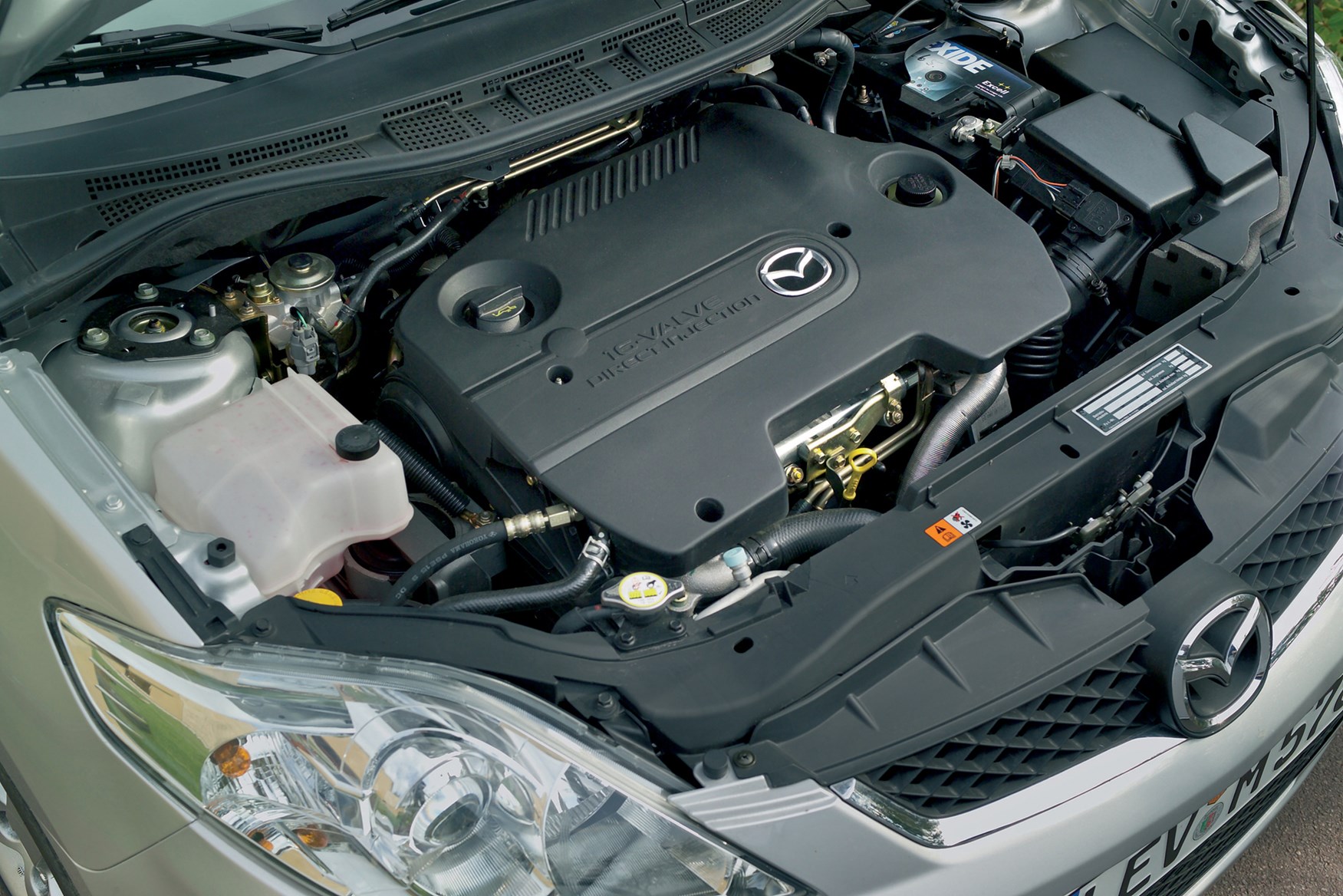 Мазда 5 двигатель купить. Двигатель Мазда 5. Mazda 5 под капотом. Мотор Мазда 5 2007. ДВС Mazda 2 1,3.