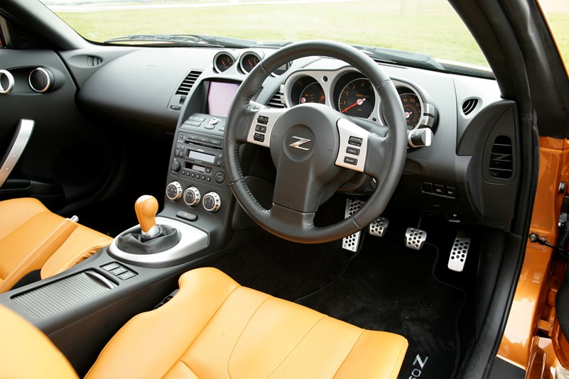 Nissan 350z interior