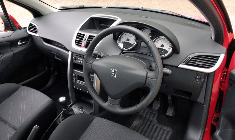 Peugeot 207 фото салона