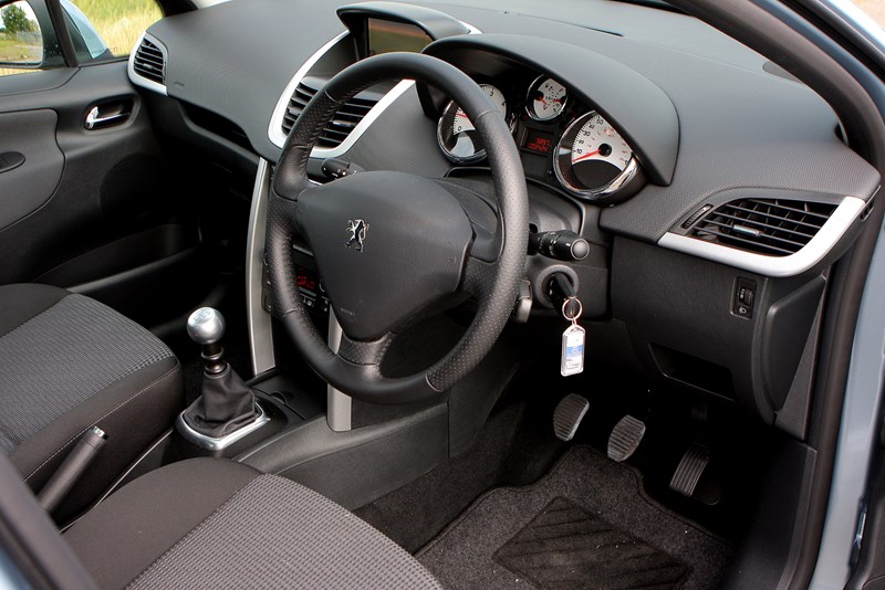 Used Peugeot 207 Hatchback (2006 - 2012) Interior | Parkers