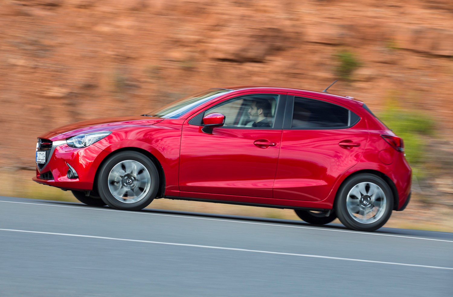 Mazda 2 фото