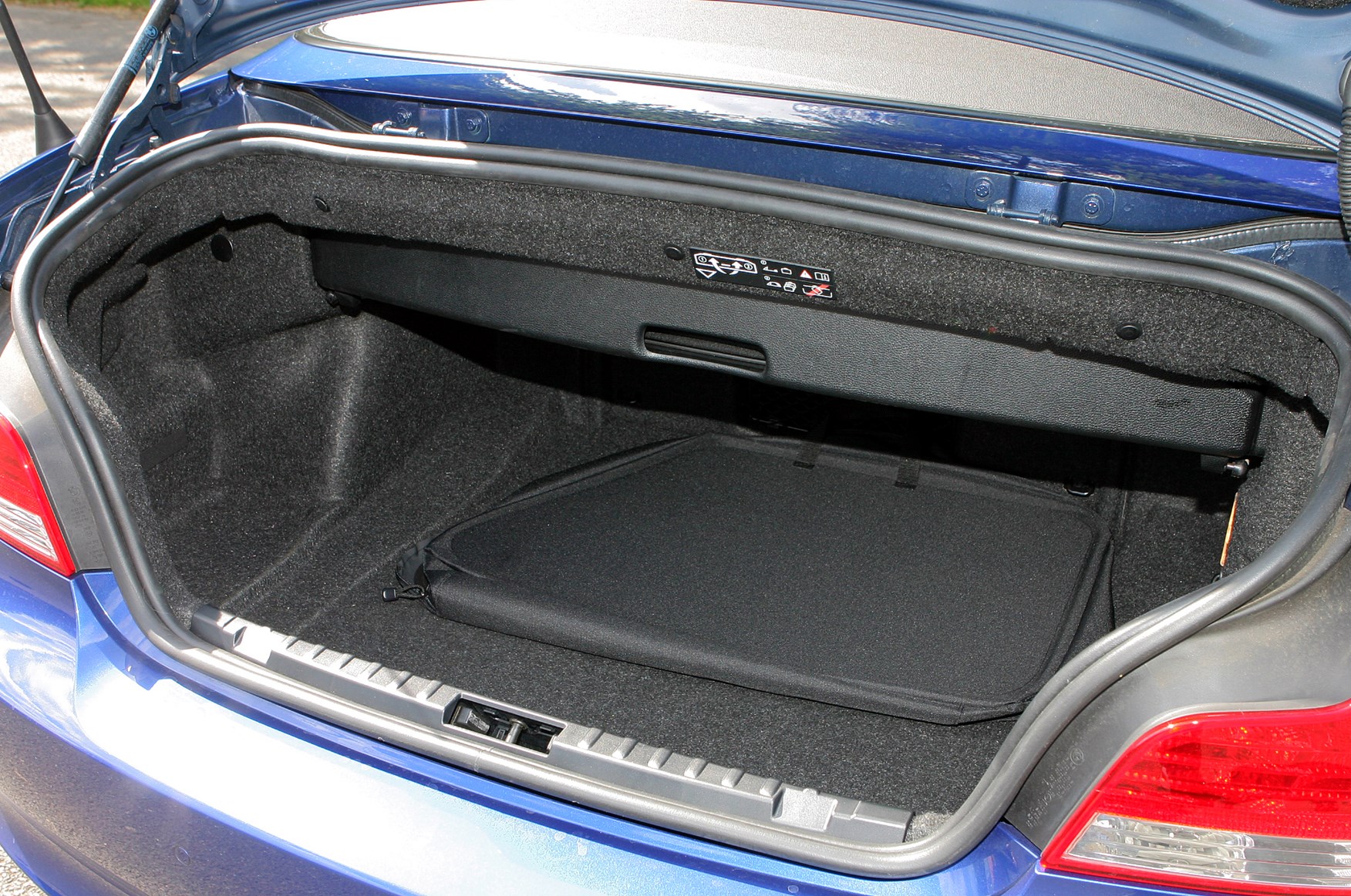 bmw 2 series cabriolet luggage space