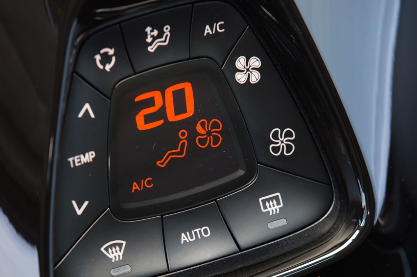 Peugeot 108 (2021) Interior Layout, Dashboard & Infotainment Parkers